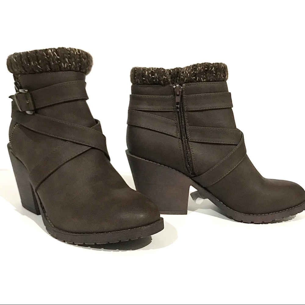 NWT Strappy Sweater Cuff Chunky Heel Ankle Boots - Picture 3 of 16
